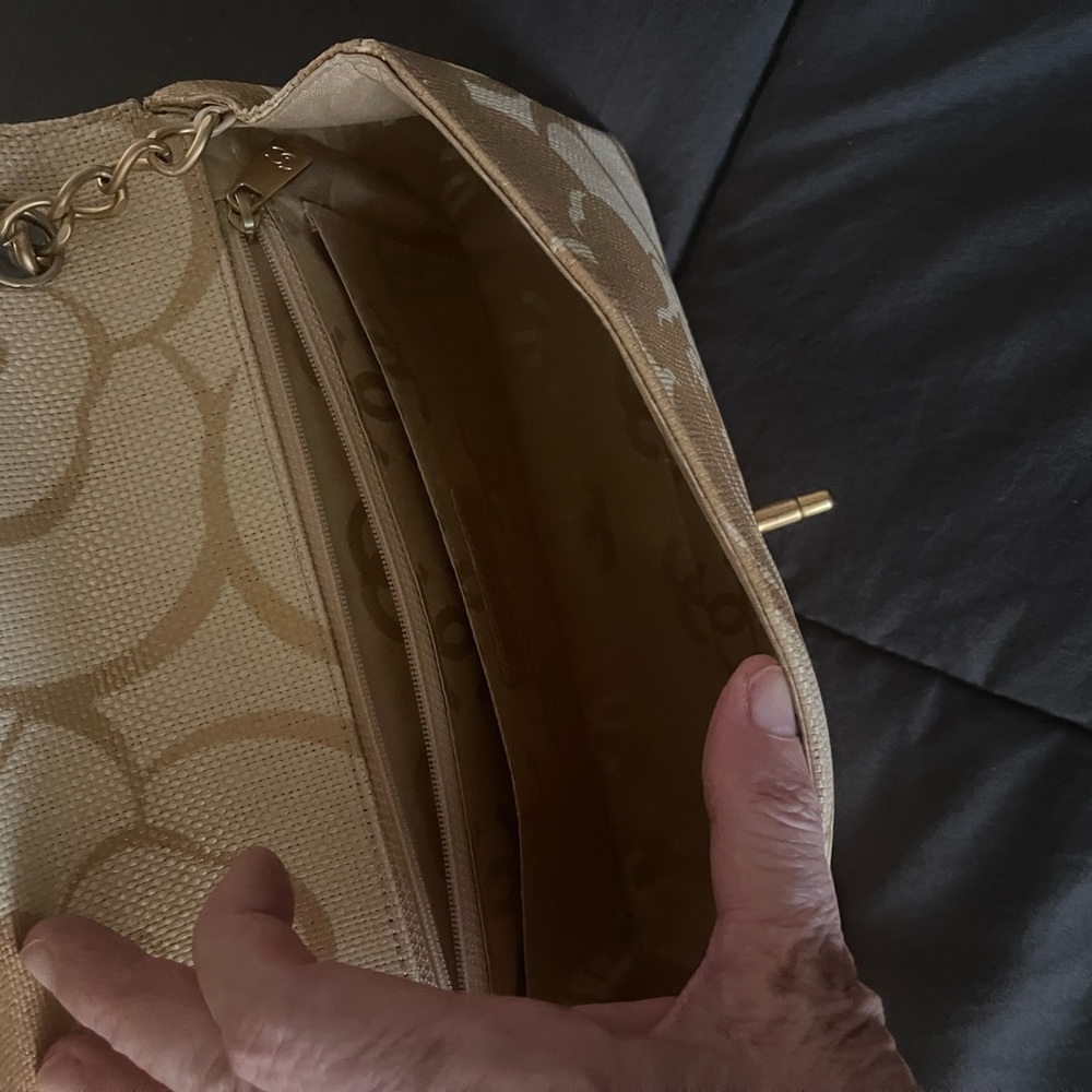 Vintage CHANEL rare GOLDen cream bag - Picture 9 of 11